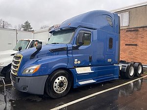 2019 Freightliner Cascadia - Sleeper Truck