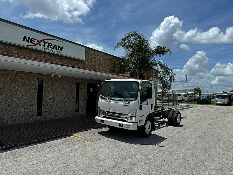 2026 Isuzu NPR-1F204
