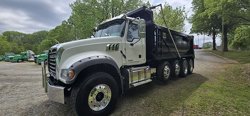 2023 Mack GRANITE GR104F