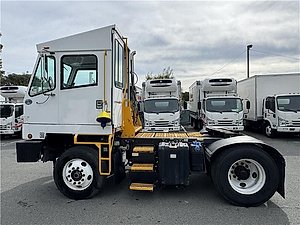2017 Capacity SABRE 5 4X2 - Yard Spotter