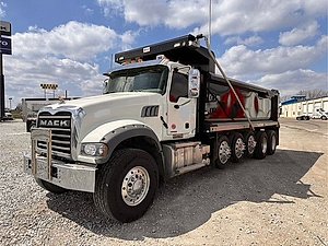 2022 Mack GR64F