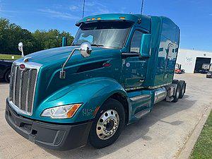 2022 Peterbilt 579 - Sleeper Truck