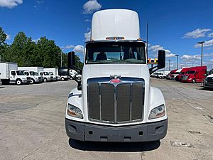 2019 Peterbilt 579 - Day Cab