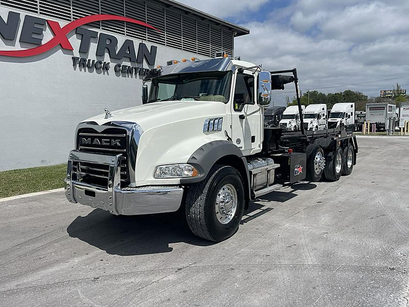 2023 Mack GR64B