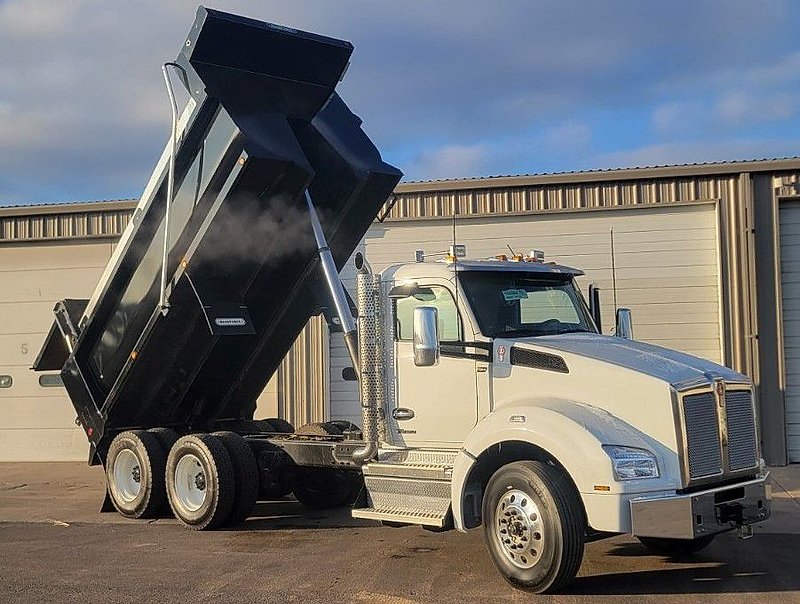 2025 Kenworth T880