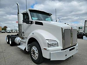 2022 Kenworth T880 - Day Cab