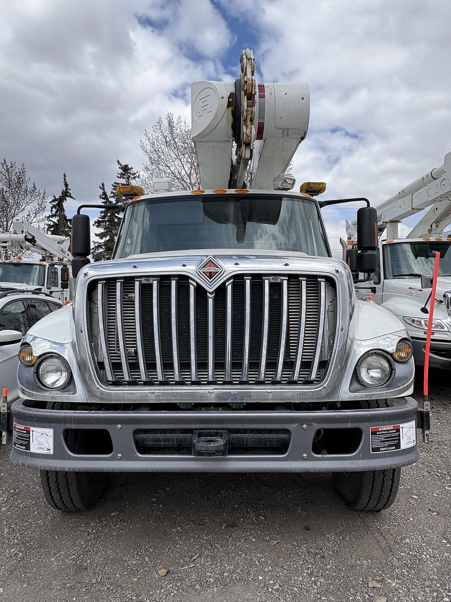 洋書 INTERNATIONAL TRUCKS Amazon.com: NewRay International 4200 White Box Truck