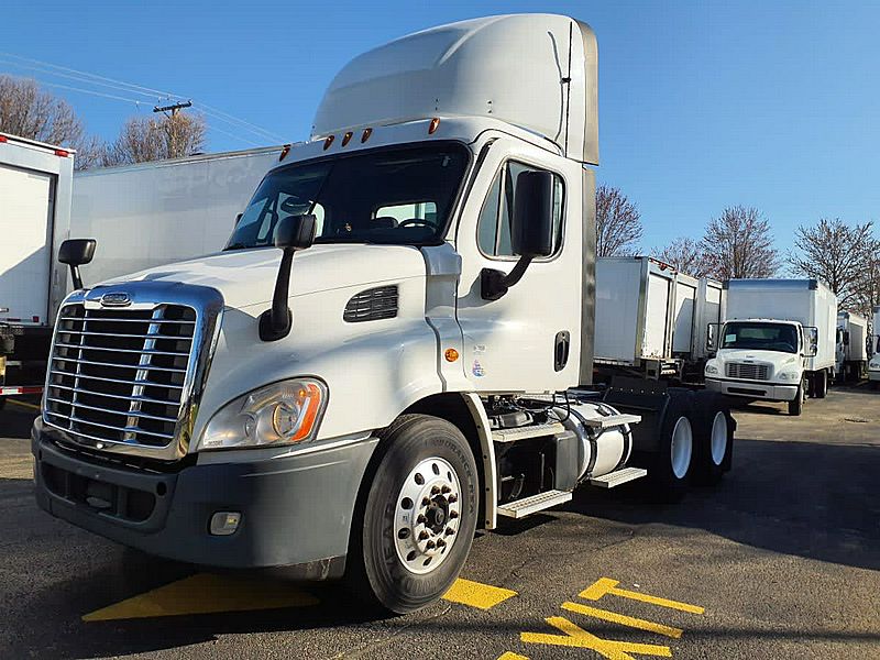 2018 Freightliner CASCADIA 113" DAYCAB