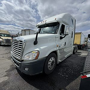 2018 Freightliner Cascadia 125 - Sleeper Truck