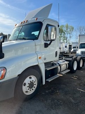 2019 Freightliner Cascadia 125 - Day Cab