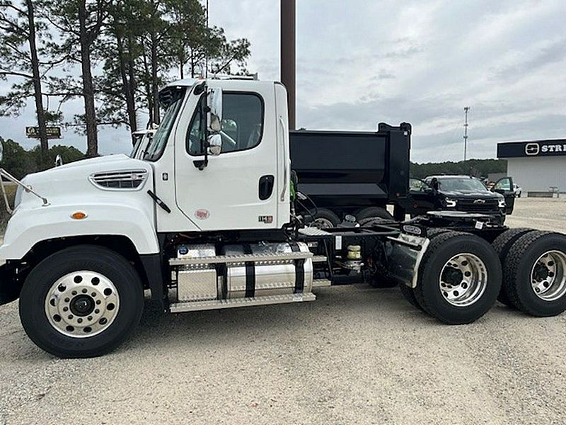 2025 Freightliner 114SD