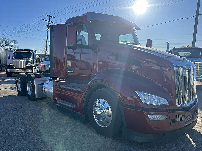 2018 Peterbilt Day Cabs (Paccar Engines) For Sale in Nebraska