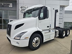 2025 Volvo VNR64T300