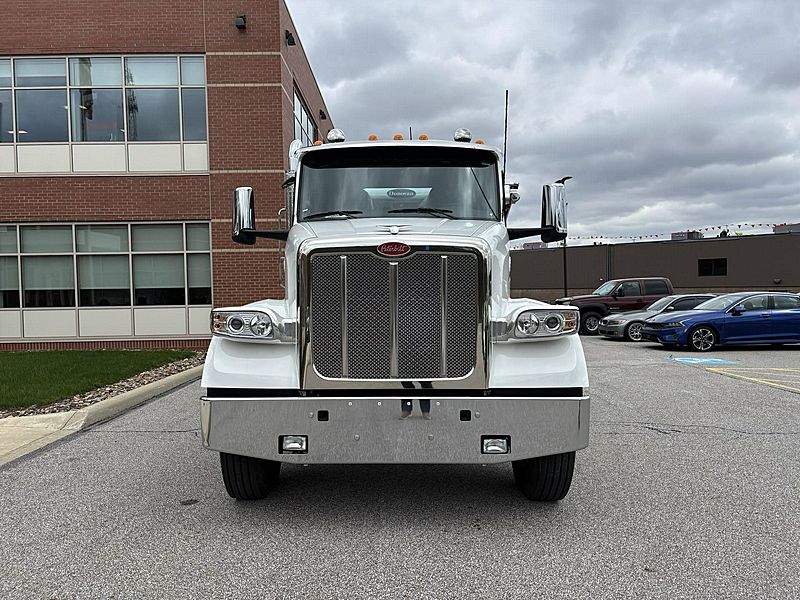 2025 Peterbilt 567
