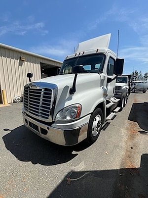 2018 Freightliner Cascadia 125 - Day Cab