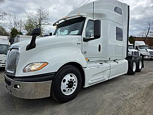 2019 International LT625 - Sleeper Truck