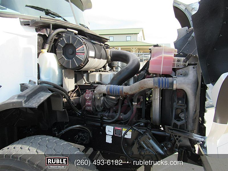 2012 Mack GU813