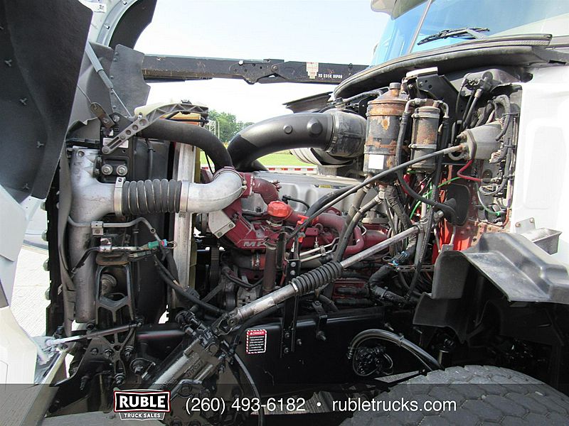 2012 Mack GU813
