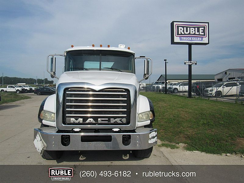 2012 Mack GU813