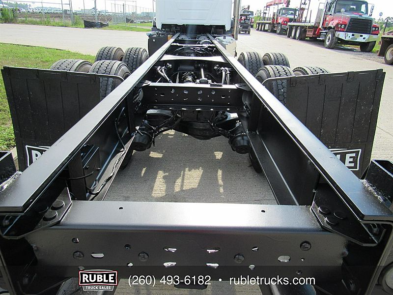 2012 Mack GU813