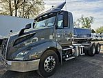 2019 Volvo VNL64T-300