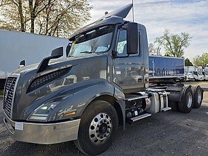 2019 Volvo VNL64T-300 - Day Cab
