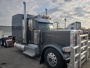 2022 Peterbilt 389