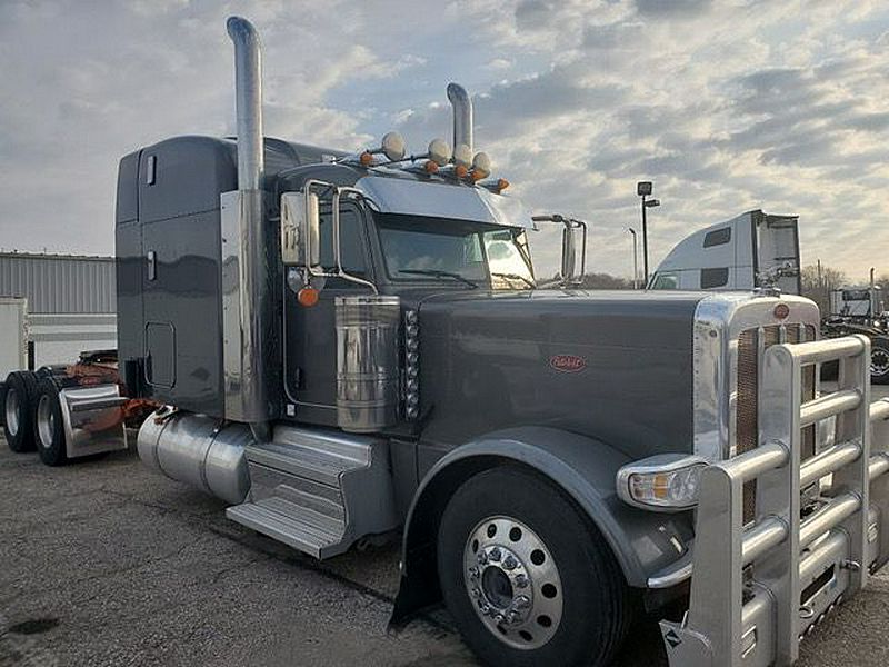 2022 Peterbilt 389