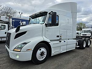 2019 Volvo VNR64T-640 - Sleeper Truck
