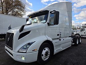 2020 Volvo VNR64T-640 - Sleeper Truck
