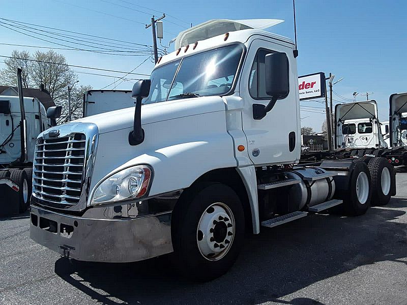2018 Freightliner CASCADIA PX12564ST