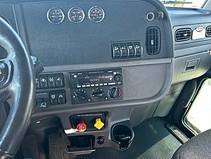2023 Peterbilt 389