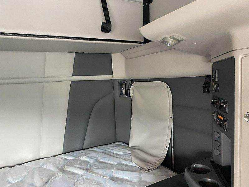 2025 Peterbilt 579 For Sale | 80