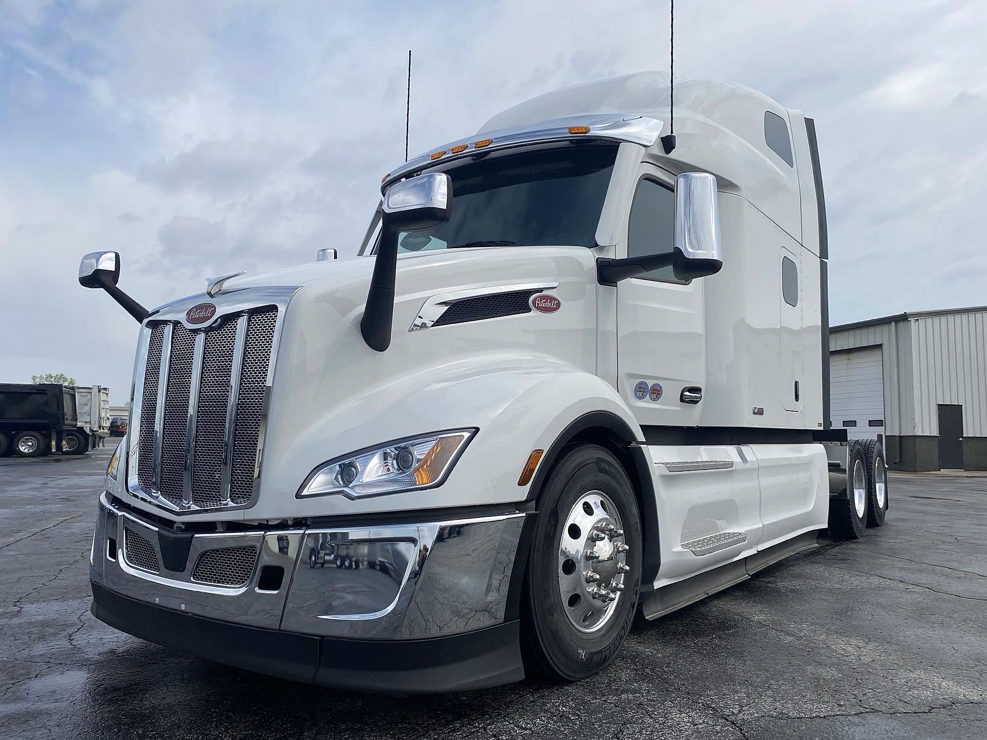 2025-peterbilt-579.1.jpg