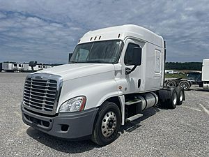 2017 Freightliner Cascadia 125 - Sleeper Truck
