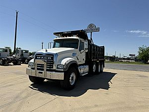 2016 Mack Granite GU713 - Dump Truck