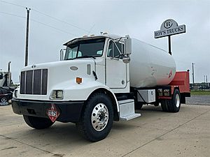 2000 Peterbilt 