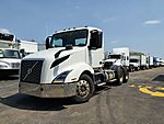 2019 Volvo VNL64T-300