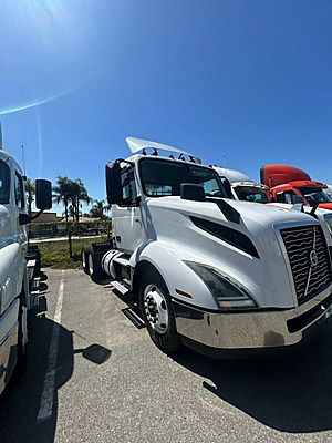 2019 Volvo VNL64T-300 - Day Cab