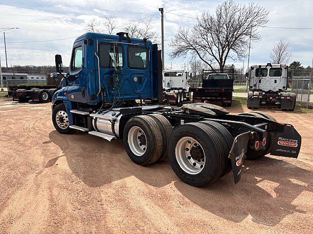 2016 Freightliner CASCADIA 125DC