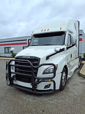 2022 Freightliner Cascadia - Sleeper Truck