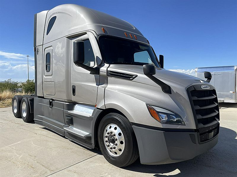 0 Freightliner CASCADIA 126