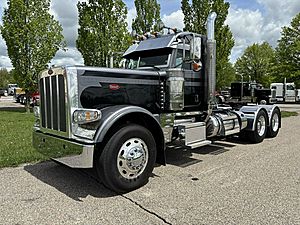 2024 Peterbilt 389 - Day Cab