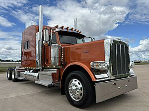 2023 Peterbilt 389