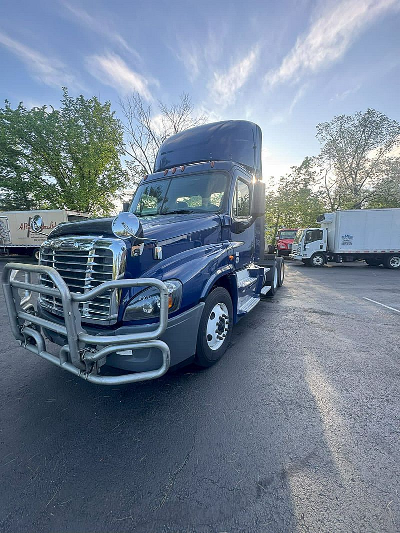 2020 Freightliner CASCADIA 125