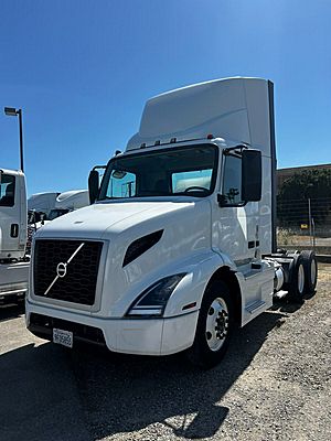 2018 Volvo VNL64T-300 - Day Cab