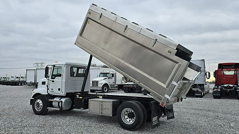 2026 Mack MD642