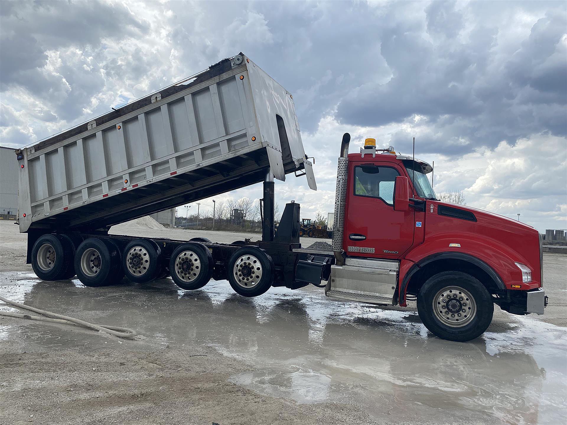 2016-kenworth-t880.2.jpg