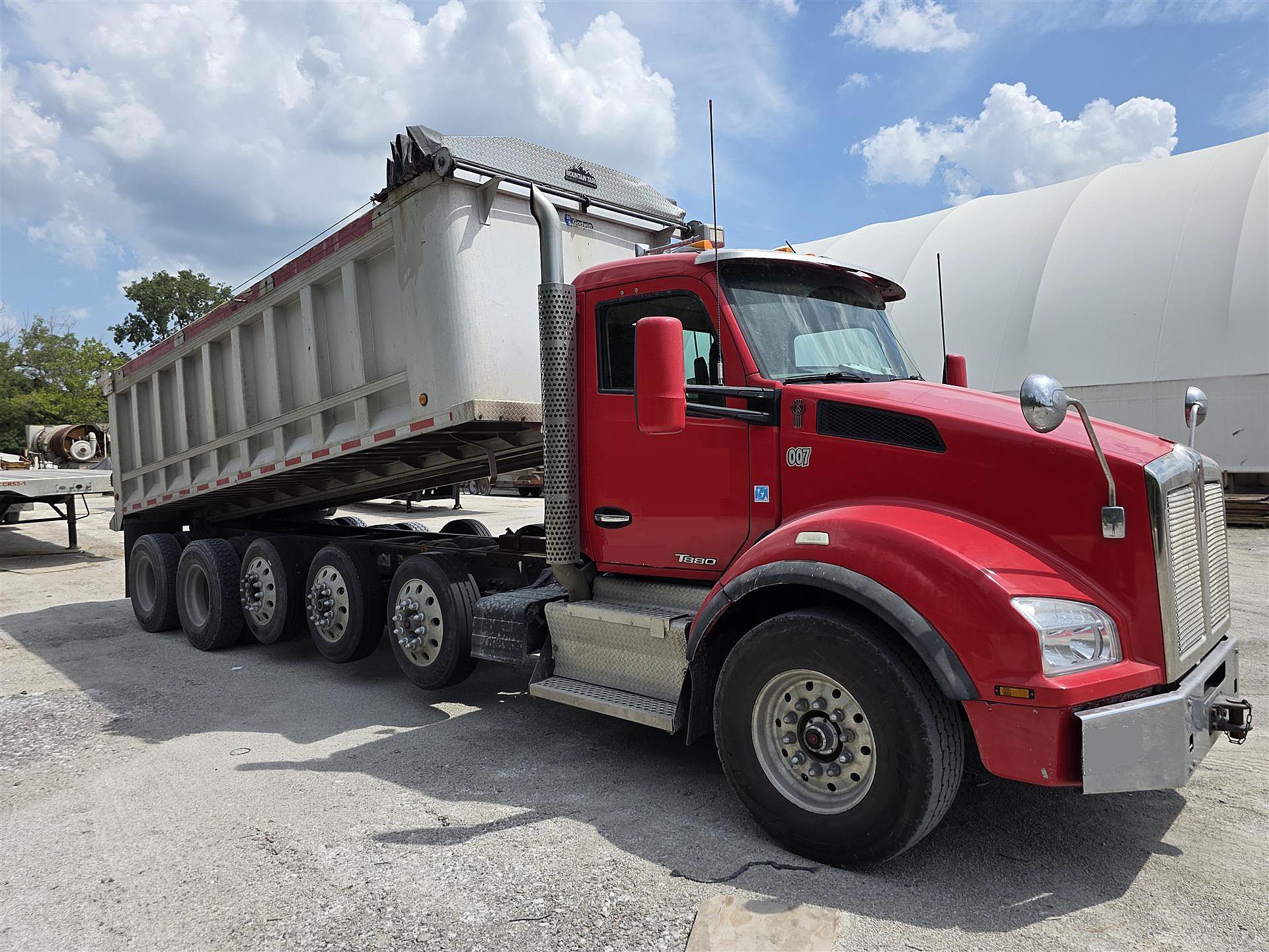 2016-kenworth-t880.2.jpg