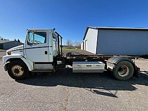 2000 Freightliner FL60 - Roll-Off